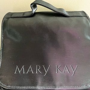 Mary Kay roll up hanging toiletry/cosmetic bag. New.